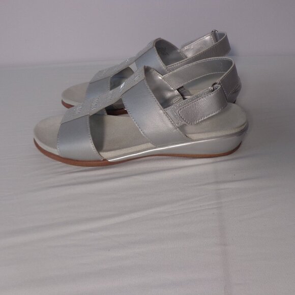 Easy Spirit Women's Silver Leather Hazel Wedge Sandal Slingback Shoes Size 7M - Picture 2 of 7
